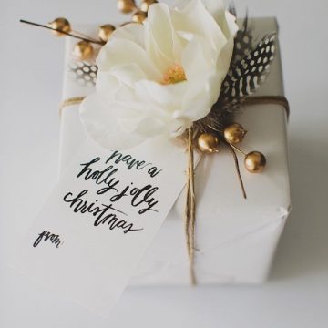 Holiday Gift Wrapping Ideas + Printable Gift Tags