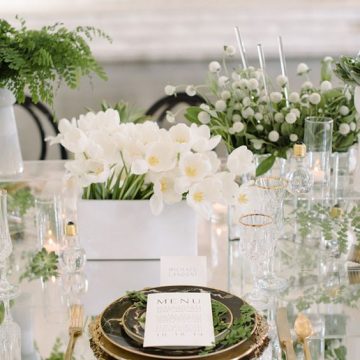GREEN, GOLD + WHITE TABLESCAPE INSPIRATION TO SWOON OVER