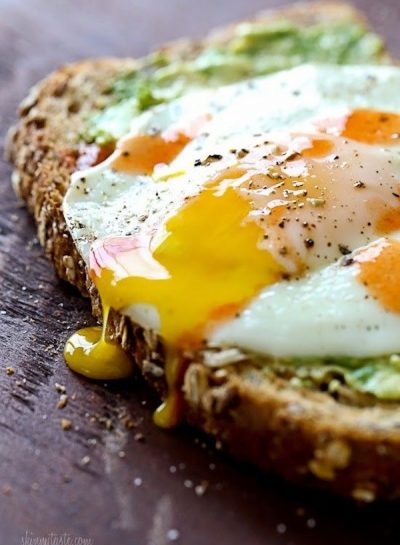 7 DELICIOUS WAYS TO ENJOY EATING AVOCADO TOAST