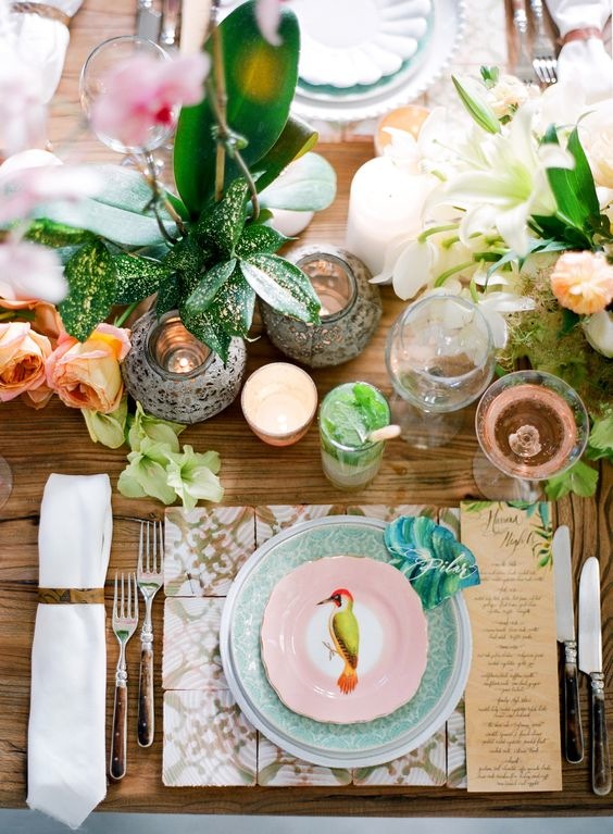 5 TROPICAL TABLESCAPES TO INSPIRE YOUR NEXT OUTDOOR SUMMER PARTY