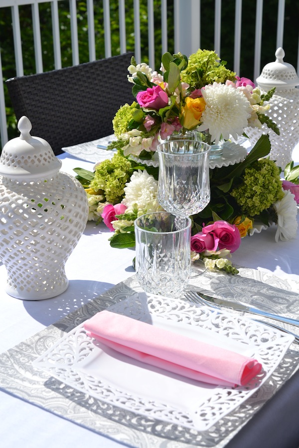 Outdoor Summer Tablescape + DIY Floral Centerpiece