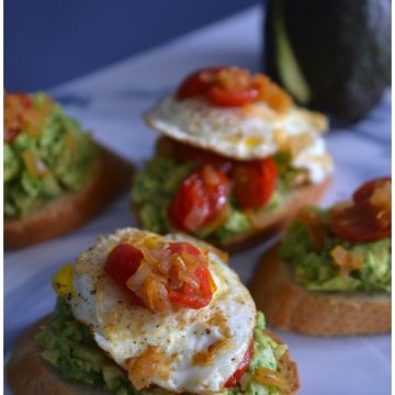 SPICY AVOCADO TOAST WITH EGG + TOMATOES RECIPE