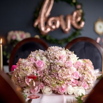 Holiday Tabletop: HOW TO THROW A BEAUTIFULLY BLUSH GALENTINE'S DAY SOIREE