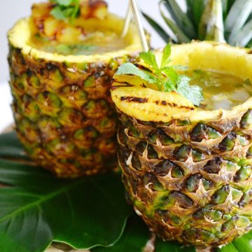 SUMMER COCKTAIL RECIPE: A GRILLED PINEAPPLE MOJITO...IN A PINEAPPLE OF COURSE! BLUE APRON RECIPE