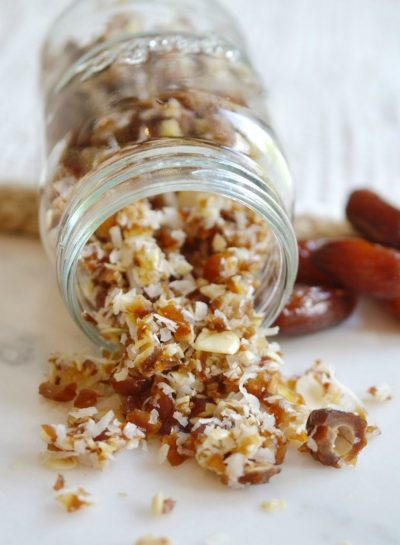 RAW DATE GRANOLA RECIPE – A HEALTHIER SNACK OPTION