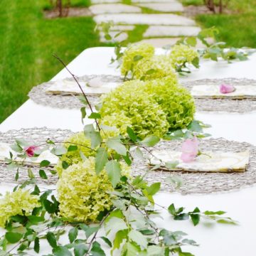 HOW TO MAKE A SIMPLE AND CASUAL LIMELIGHT HYDRANGEA & GREENERY TABLE RUNNER