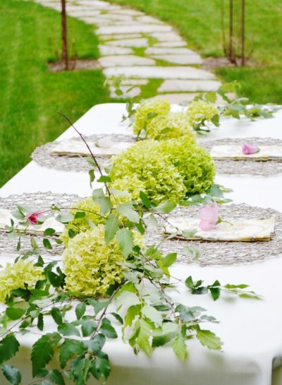 HOW TO MAKE A SIMPLE AND CASUAL LIMELIGHT HYDRANGEA & GREENERY TABLE RUNNER