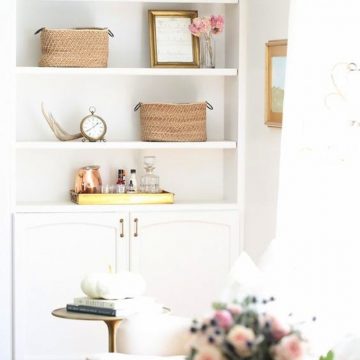 A FEW STYLED BOOKSHELF IDEAS FOR THE EARLY FALL SEASON