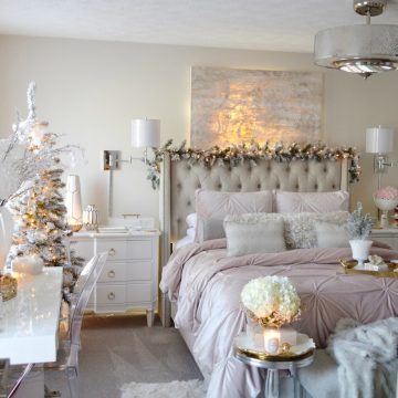 MY CHRISTMAS HOME TOUR: A STYLISHLY COZY CHRISTMAS BEDROOM