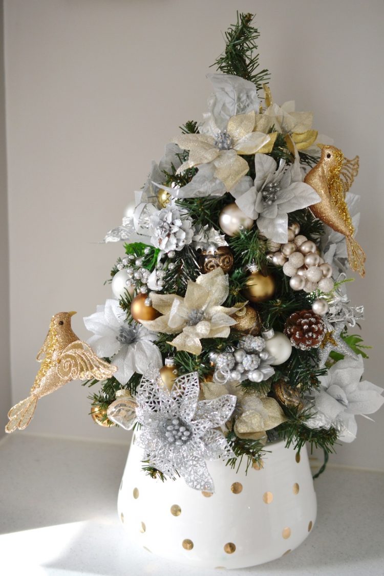 3 EASY TIPS TO DECORATE A BEAUTIFUL TABLETOP CHRISTMAS TREE