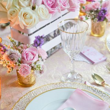 A PINK OMBRE + GOLD GALENTINE'S TABLESCAPE FOR VALENTINE'S DAY