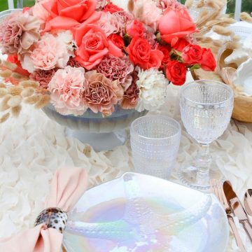 END OF SUMMER ENTERTAINING: A CHIC BEACH-THEMED TABLESCAPE + A DELICIOUS PINEAPPLE SALMON SALAD RECIPE