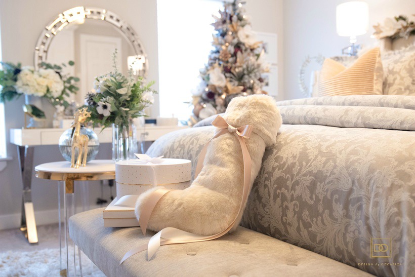 DESIGN BY OCCASION CHRISTMAS HOME TOUR. A ROMANTIC AND COZY MASTER BEDROOM.