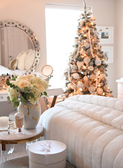 5 WAYS I DECORATED THE BEDROOM FOR CHRISTMAS
