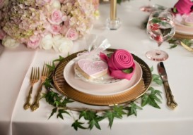 Holiday Tabletop: HOW TO THROW A BEAUTIFULLY BLUSH GALENTINE'S DAY SOIREE