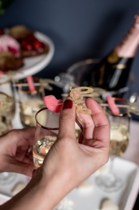 Holiday Tabletop: HOW TO THROW A BEAUTIFULLY BLUSH GALENTINE'S DAY SOIREE