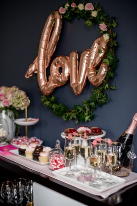 Holiday Tabletop: HOW TO THROW A BEAUTIFULLY BLUSH GALENTINE'S DAY SOIREE