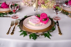 Holiday Tabletop: HOW TO THROW A BEAUTIFULLY BLUSH GALENTINE'S DAY SOIREE