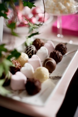Holiday Tabletop: HOW TO THROW A BEAUTIFULLY BLUSH GALENTINE'S DAY SOIREE