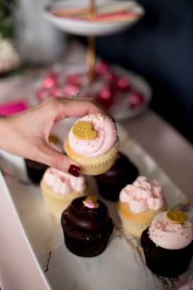 Holiday Tabletop: HOW TO THROW A BEAUTIFULLY BLUSH GALENTINE'S DAY SOIREE