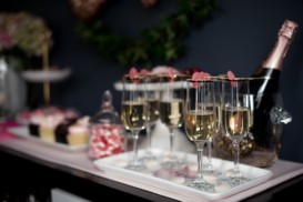 Holiday Tabletop: HOW TO THROW A BEAUTIFULLY BLUSH GALENTINE'S DAY SOIREE