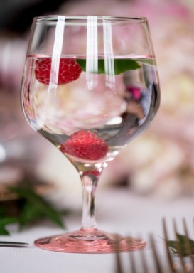Holiday Tablescape and Dessert Bar: HOW TO THROW A BEAUTIFULLY BLUSH GALENTINE'S DAY SOIREE