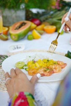 HOSTING A TROPICAL THEMED DINNER PARTY
