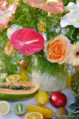 HOSTING A TROPICAL THEMED DINNER PARTY