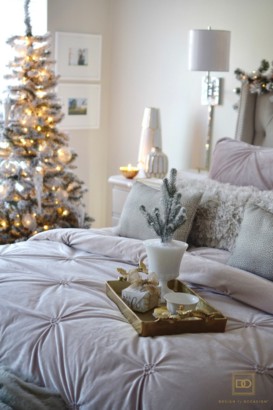 MY CHRISTMAS HOME TOUR:A STYLISHLY COZY CHRISTMAS BEDROOM