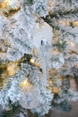 MY CHRISTMAS HOME TOUR:A STYLISHLY COZY CHRISTMAS BEDROOM