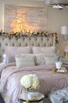 MY CHRISTMAS HOME TOUR:A STYLISHLY COZY CHRISTMAS BEDROOM