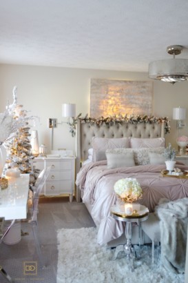 MY CHRISTMAS HOME TOUR: A STYLISHLY COZY CHRISTMAS BEDROOM