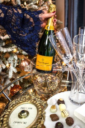 CHRISTMAS HOME TOUR: A GILDED & GLOWING DINING ROOM {PART 2 OF 3}