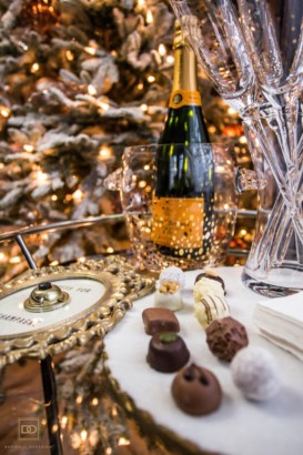 CHRISTMAS HOME TOUR: A GILDED & GLOWING DINING ROOM {PART 2 OF 3}