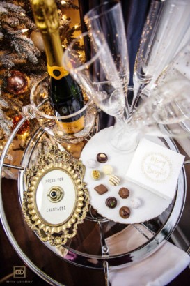 CHRISTMAS HOME TOUR: A GILDED DINING ROOM GLOWING IN COPPER AND GOLD
