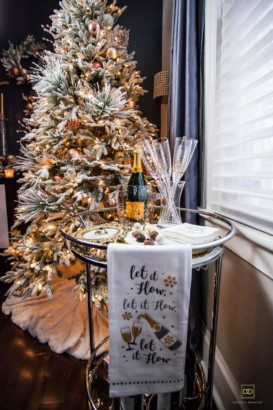 CHRISTMAS HOME TOUR: A GILDED & GLOWING DINING ROOM {PART 2 OF 3}